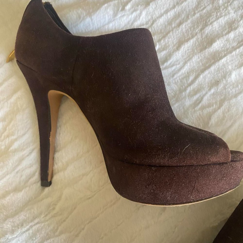 Vince Camuto Suede HIgh heel; Brown Size 6 - Picture 3 of 9